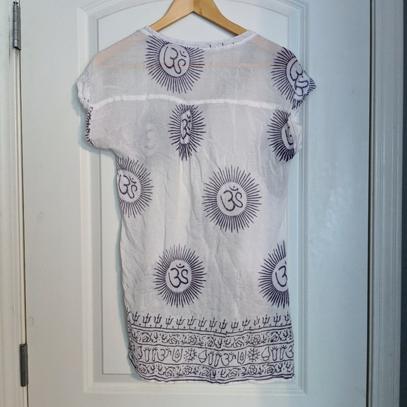 Lightweight Loose Om Symbol Top - Picture 3 of 6